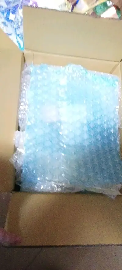 这次选用与其他主板合单的方式寄回打算省点运费但实际上也没省多少因为价值高超过关税起征点，开始被税了箱说齐全包裹完好，每中不足插槽有轻微瑕疵修正针脚即可使用，但是总的来说物超所值，2014年的主板盒子还保存的那么完整，