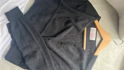 Katie爱心扣子开衫，非常细节的爱心花纹，特别可爱！等了好久一直想收这件，这次在煤炉等到了，状态也是特别好，特别感谢！?，总能让我找到自己想要的，还会继续蹲喜欢的呦