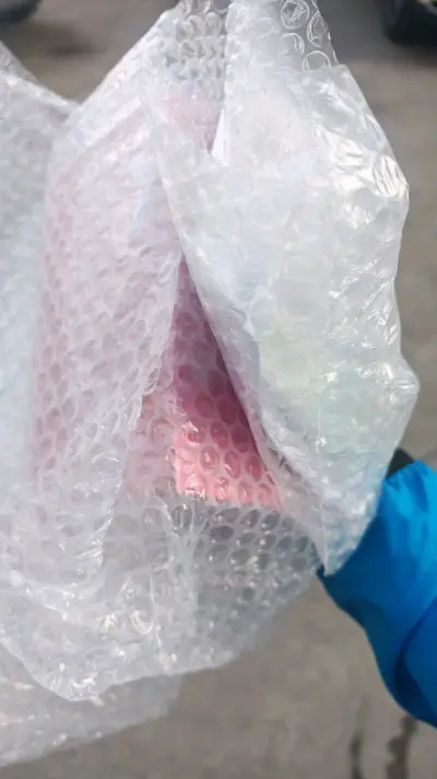 今天的快乐是挖煤姬给的！我的万年历白月光终于到手了包装好安心看起来也没有被搞，包裹也很严实嘻嘻嘻回家就要美美欣赏?