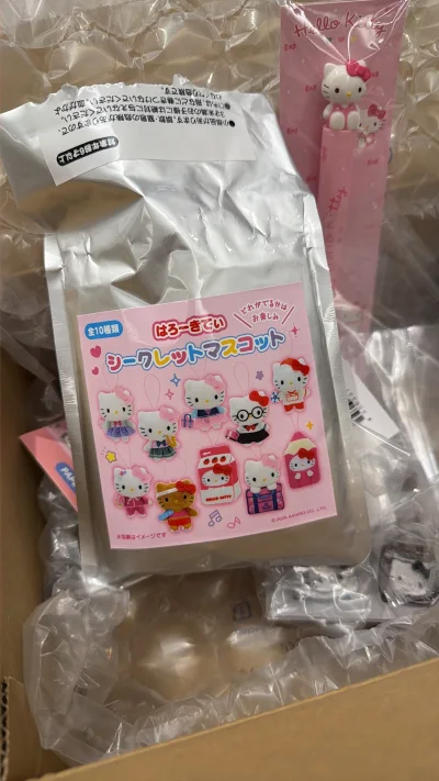 走的EMS物流，完完整整地就拿到了手里，而且特别的快，也没有破损，每一个东西都完好无损的到了，特别开心！！必须安利给你们！！