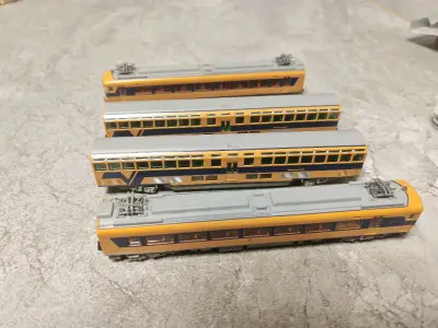 入手了Tomix N比例300系新干线和蒸汽机车两几款模型，细节还原度超高，车身线条和标识都精准复刻了真车特征，轮组运转顺滑，在轨道上行驶非常稳定。漆面平整均匀，组装难度低，无论是收藏还是运行把玩都很合适，性价比很出色。