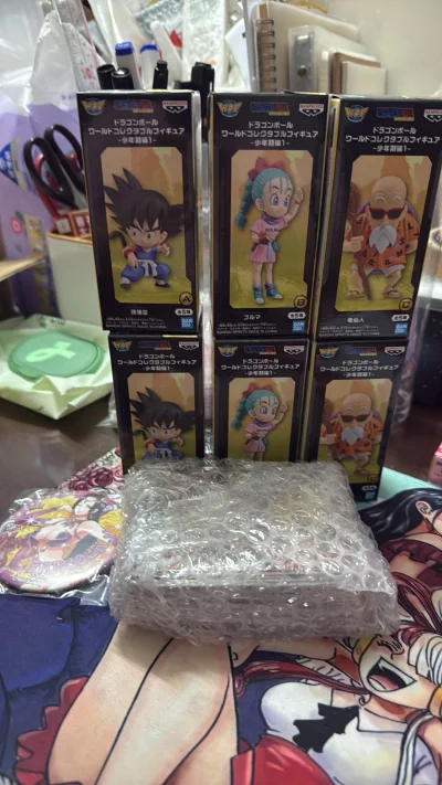 很开心买到一套全38种海贼王冰箱贴，已经是绝版稀有物了，很开心在挖煤姬上淘到了，而且是全新的，卖家保护得很好，另外还有龙珠wcf、很棒