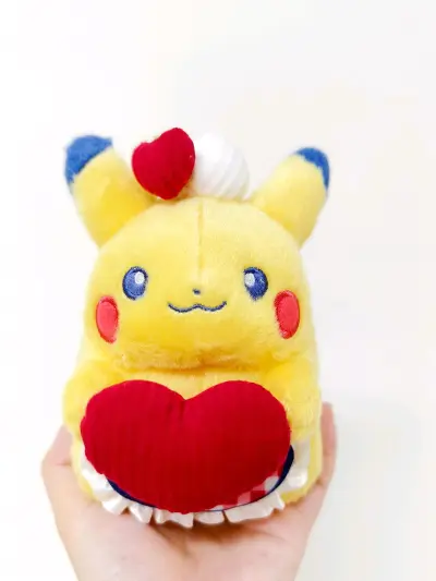 感谢挖煤姬弥补了我没有买到这个胖乎乎初代皮卡丘体型的皮卡丘毛绒，当时宝可梦中心一度断货了，这次依然走的竹蜻蜓专线，审核快，用着放心。


