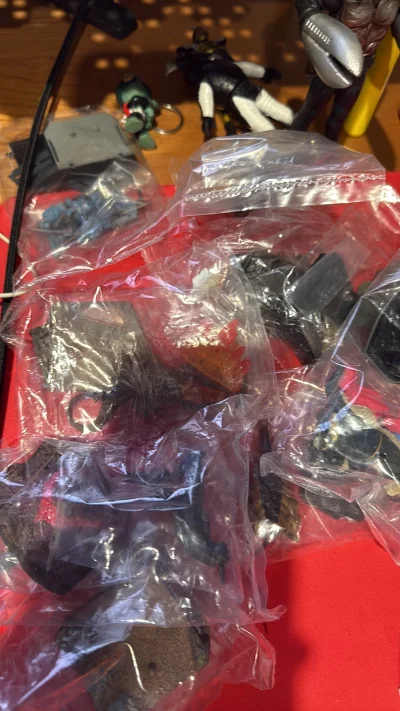 第一百七十单，好价收了九个名鉴，没想到竟然还给了一个大黑盒。感恩。玩具都是全新未拆箱子的成色也很好。赚到。


