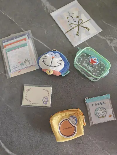 到了一些哆啦的set
有pvc小包包和毛绒挂件包 还有便签
哆啦冰箱贴偶然碰到一个好价必须拿下~
还有一些分装的便签
满意^