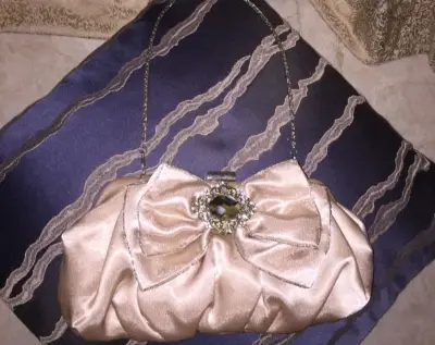 必须夸夸挖煤姬，中文界面操作简单，还自带翻译，日语小白也能轻松逛。款式超全，很多小众日系款都能挖到，付款方便，也没有隐藏费用^O^


