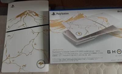 
PS5 Slim羊蹄山限定壳真的太香了！拿到手就被质感惊艳，磨砂材质手感细腻不沾指纹，羊蹄山的图案印刷清晰还原，没有色差和溢胶。安装超简单，卡扣精准，和主机严丝合缝，完全不挡散热孔和接口，不影响正常使用。包装防护到位，运输全程无损坏，物流时效也很给力，从下单到收货...
PS5 Slim羊蹄山限定壳真的太香了！拿到手就被质感惊艳，磨砂材质手感细腻不沾指纹，羊蹄山的图案印刷清晰还原，没有色差和溢胶。安装超简单，卡扣精准，和主机严丝合缝，完全不挡散热孔和接口，不影响正常使用。包装防护到位，运输全程无损坏，物