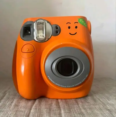 这次在挖煤姬上面购买了一个拍立得，价格很便宜，走的是ems速度很快，一周左右就到了。还可以使用积分抵扣运费，客服也都很好，帮助我解决了很多问题