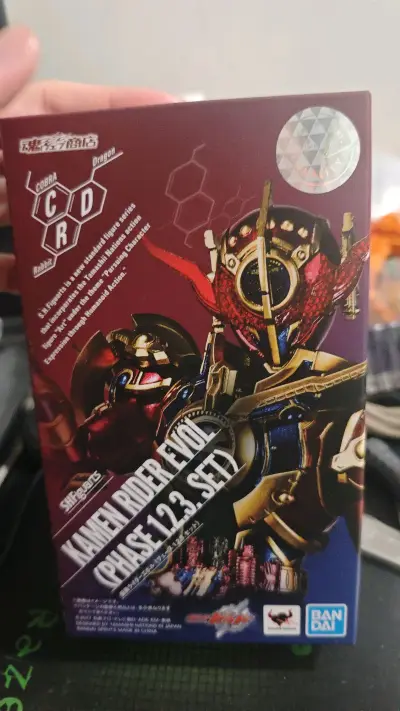 e总shf终于到了，这款感觉颜值还可以，不过个人不是很喜欢，到手把玩关节紧凑，成色也很棒，最重要的是运输没出现问题，非常好?加上邮费也算是个好价