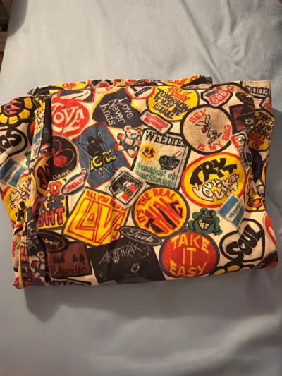 我特别喜欢hysteric glamour这个牌子 每次都会在挖煤姬蹲好价 有一天居然被我翻到一条喜欢了好久的裙子 迅速下单 挖煤姬的代拍也很给力 马上就帮我拿下了 让我圆梦