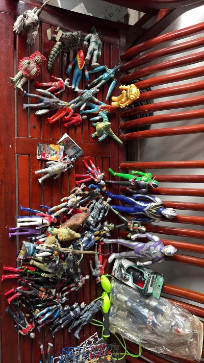 海淘到大量的怪兽奥特曼软胶 里面有比较稀有的老胶 成色保存不错 数量大概80多个 还有全新未拆封 运费都比本地贵了 真是好价