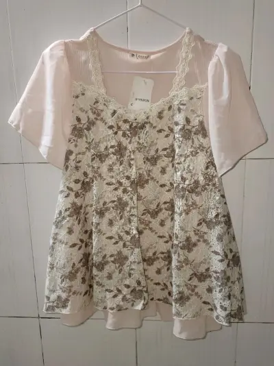 这次煤炉海淘直接把我爽到了? 四件日系甜妹单品全是心头好！
 axes femme的粉上衣真的温柔到骨子里，蕾丝拼接+碎花罩衫+泡泡袖，藏肉又显嫩，软乎乎的质感绝了；
ank rouge的两条连衣裙直接封神！贝壳印花款复古优雅，马卡龙爱心款甜到冒泡，版型面料都在线，...这次煤炉海淘直接把我爽到了? 四件日系甜妹单品全是心头好！
 axes femme的粉上衣真的温柔到骨子里，蕾丝拼接+碎花罩衫+泡泡袖，藏肉又显嫩，软乎乎的质感绝了；
ank rouge的两条连衣裙直接封神！贝壳印花款复古优雅，马卡龙爱心