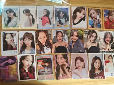 等了好久的周边终于到了！misamo和志效的小卡终于等到你，我可爱的娃娃们！( ᵒ̴̶̷̤໐ᵒ̴̶̷̤ )拆开快递的那一刻，满心都是期待。小心翼翼打开包装，印着偶像的小卡、明信片静静躺在里面，画质清晰、质感超棒。每一件都精致又用心，瞬间被治愈。从下单到收货，流程顺畅...等了好久的周边终于到了！misamo和志效的小卡终于等到你，我可爱的娃娃们！( ᵒ̴̶̷̤໐ᵒ̴̶̷̤ )拆开快递的那一刻，满心都是期待。小心翼翼打开包装，印着偶像的小卡、明信片静静躺在里面，画质清晰、质感超棒。每一件都精致又用心，瞬间被