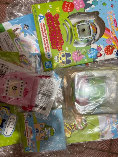 谁懂啊！海淘蹲了好久的拓麻歌子终于顺利到手，这次的购物体验直接拉满，不光挖到了全新未拆封的宝藏款，包裹的打包细节更是让我狠狠惊艳，必须来好好分享一波这份海淘快乐！
作为从小就痴迷拓麻歌子的怀旧党，一直想入手一款全新原装的机型，纠结了很久终于下定决心海淘，其实一开始还...谁懂啊！海淘蹲了好久的拓麻歌子终于顺利到手，这次的购物体验直接拉满，不光挖到了全新未拆封的宝藏款，包裹的打包细节更是让我狠狠惊艳，必须来好好分享一波这份海淘快乐！
作为从小就痴迷拓麻歌子的怀旧党，一直想入手一款全新原装的机型，纠结了很久终