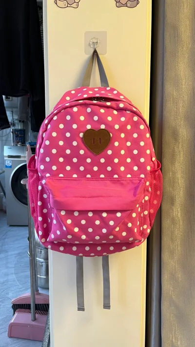 又在这个平台上买到了阿迪达斯古着吊带和一件古着波点包包 状态都非常新非常好 而且价格便宜 经济实惠 运费也便宜 还有积分抵扣运费非常好