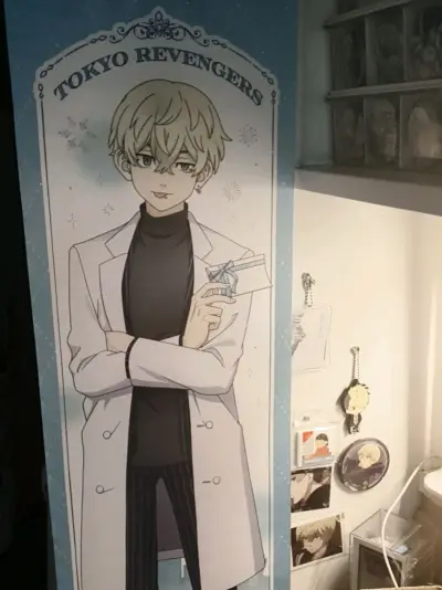 呜呜呜这箱真的运的特别特别开心！偶然间在骏河屋逛到了自推情柄的挂画！立刻狠狠切下来了！然后刷新看到的一套漫画书 也美美切了 ！不过因为有点重，所以走的是海运，整体来说清关蛮快的，就一个月时间到手上！