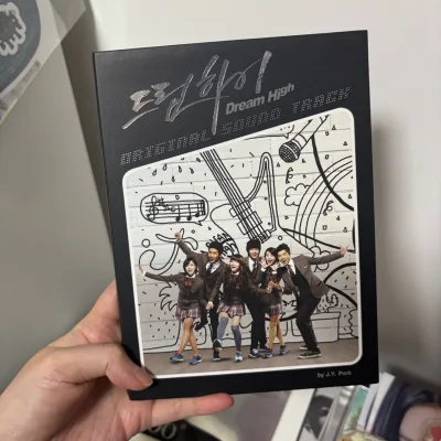 之前合单运输都是选竹蜻蜓专线，这次买的有专辑套装 重量较重，对比之下选了海运，第一次选海运路线，海运可以用积分抵扣运费，天天签到和分享的积分作用来啦～而且海运发货到签收用时20天左右，这太棒了！推荐克数重选海运