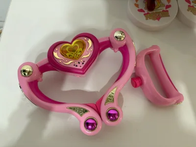 这是在挖煤姬的第十个包裹！！！
超级好价切到了光美十五周年的婚纱手办！还有小光的哈蒂尔棒和哈蒂尔胸针，狂喜！
这次是第一次走邮政epl路线，速度很快，不过因为要复核税款花了点时间10天才到手，如果不用复核的话应该7天就到了