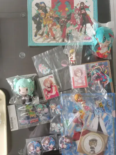 这次的购物体验真的太好啦！周边品相超棒，吧唧、立牌、小玩偶都完好无损，包装得特别严实，完全没有压损。