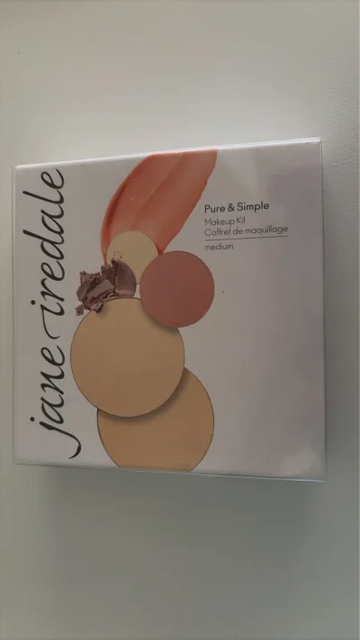 感谢挖煤姬每次在雅虎日拍上的出价速度都非常非常快！在惊心动魄的拍卖环节中，都给出非常迅速的提醒，出价也很迅速。这次拍到了已经绝版了的珍爱芮德的综合盘，价格也很划算！不光是绝版的彩妆。647和669，两盘非常新，价格也很好。