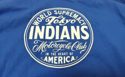 在挖煤姬淘到一件TOKYO INDIANS CREWNECK SWEATSHIRTS 圆领印花卫衣，非常帅气，成色也很新。在挖煤姬购物性价比很高。