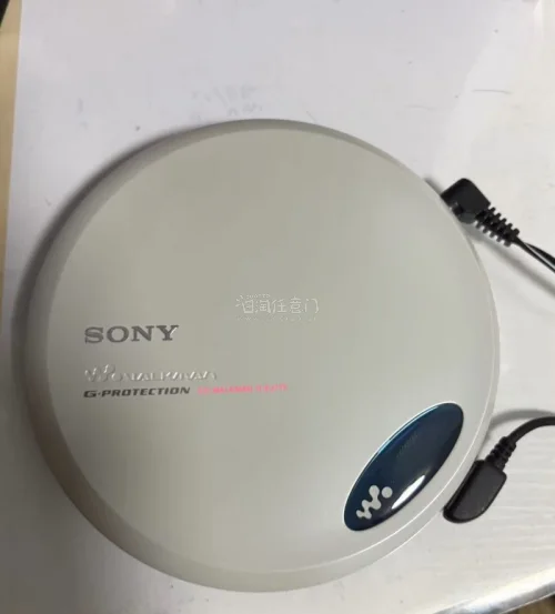 全新未使用的SONY D-EJ775，白色机身真的好戳我，谁能拒绝一台能正常使用的walkman啊?挖煤姬无论是售前咨询还是售后跟进，都做得无可挑剔。真心推荐给大家！必须为这次的购物打call！物流信息实时可查，商品到手完好无损，使用效果棒极了，期待下次购物！#日淘...全新未使用的SONY D-EJ775，白色机身真的好戳我，谁能拒绝一台能正常使用的walkman啊?挖煤姬无论是售前咨询还是售后跟进，都做得无可挑剔。真心推荐给大家！必须为这次的购物打call！物流信息实时可查，商品到手完好无损，使用效果