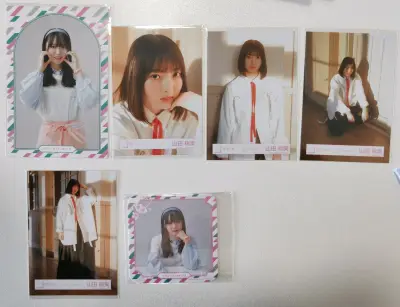 这次的都很满意！！！尤其是?酱《装死》这套生写，无敌好看！！！生写拍摄应该是快到傍晚但天还是较白的时刻，微微橘色调底，衣装搭配得很不错，红色带子抓人眼球，到手之后会有想要购买第二套的冲动。
咪的周边物品，我最喜欢的是杯垫和兵库三姐妹那张明信片。杯垫的发带咪很萌，准确...这次的都很满意！！！尤其是?酱《装死》这套生写，无敌好看！！！生写拍摄应该是快到傍晚但天还是较白的时刻，微微橘色调底，衣装搭配得很不错，红色带子抓人眼球，到手之后会有想要购买第二套的冲动。
咪的周边物品，我最喜欢的是杯垫和兵库三姐妹那张明