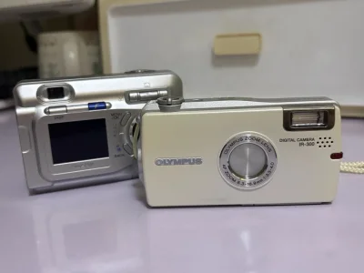 这次到的两个相机成色都还蛮好的，特别是这个奥林巴斯ir300，出片的效果我很喜欢，机子也很小巧，小小一个很可爱啊