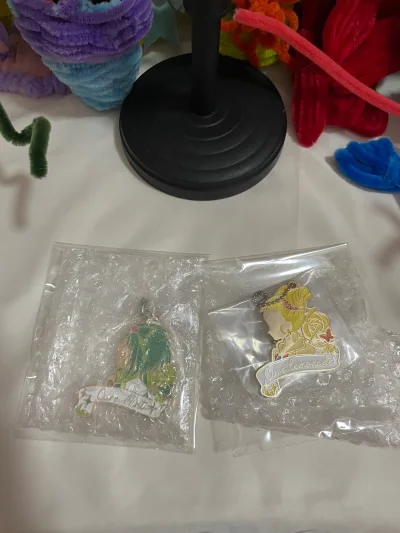 这次走的是ems路线。切了玩具和挂件。侧颜挂煤炉图看起来黑黑的，但实物图挺好看的。挖煤姬合箱速度很快，3.27提交，3.30已经合单通过。4.2号发货，4.6号就收到了。
  
