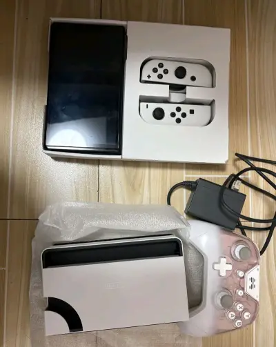 非常好的价格买到了心心念念的很新的switch oled，而且包装也非常完好，配件齐全！卖家也很好说话，从发货到入库再到国际物流发送，挖煤姬的客服都很耐心地和我介绍细节，非常暖心的一次购物了～下次有什么日淘韩淘需要还会来挖煤姬的！