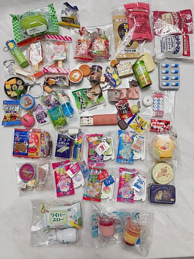 这次买了一批食玩和化妆品，食玩都是甜饼蛋糕冰淇淋类的，非常可爱，做工也很好，卖家包装仔细，发货快，国际物流也很给力，依然好评！