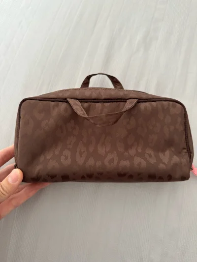 这次非常的顺利！清关很丝滑，很快就收到了。
一如既往的各种淘好货，每件东西都很满意，做工都很好的，性价比也很高