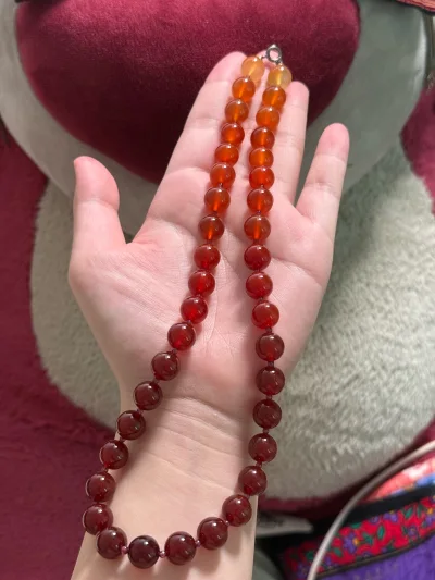 购入一条绝美渐变玛瑙项链和一对超级精致海水珠耳夹，樱花妹包装怪好都舍不得拆开哈哈，快递安全到达没有破损，还会继续支持挖煤姬！