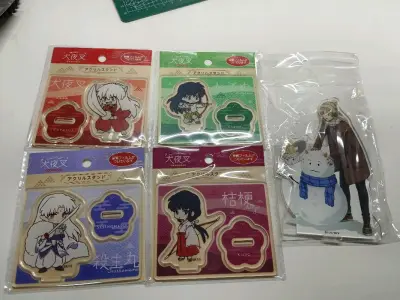 非常满意的一次海淘购物吃谷！在拍卖上拍到了心怡的中古犬夜叉立牌，一共有犬夜叉、戈薇、杀生丸、桔梗四个角色，成色很好，非常满意！在煤炉上买到了夏目友人帐夏目贵志的温暖系列立牌，非常貌美！邮寄采用的ems，效率很高，从申请到开箱只用了一周时间！会继续海淘吃谷！