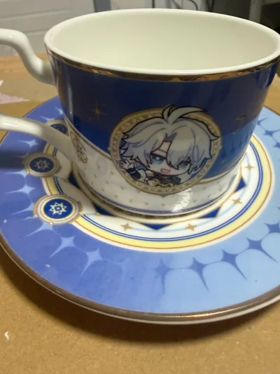 今天收到货了，买了基础加固和箱外加固，包装的很好，物品四角尖尖，马克杯完好无损，马克杯比我想象中的小一些，不过还是很可爱的，感谢挖煤姬的代购，让我吃到这个好看的杯子，以后日淘还会继续使用挖煤姬?