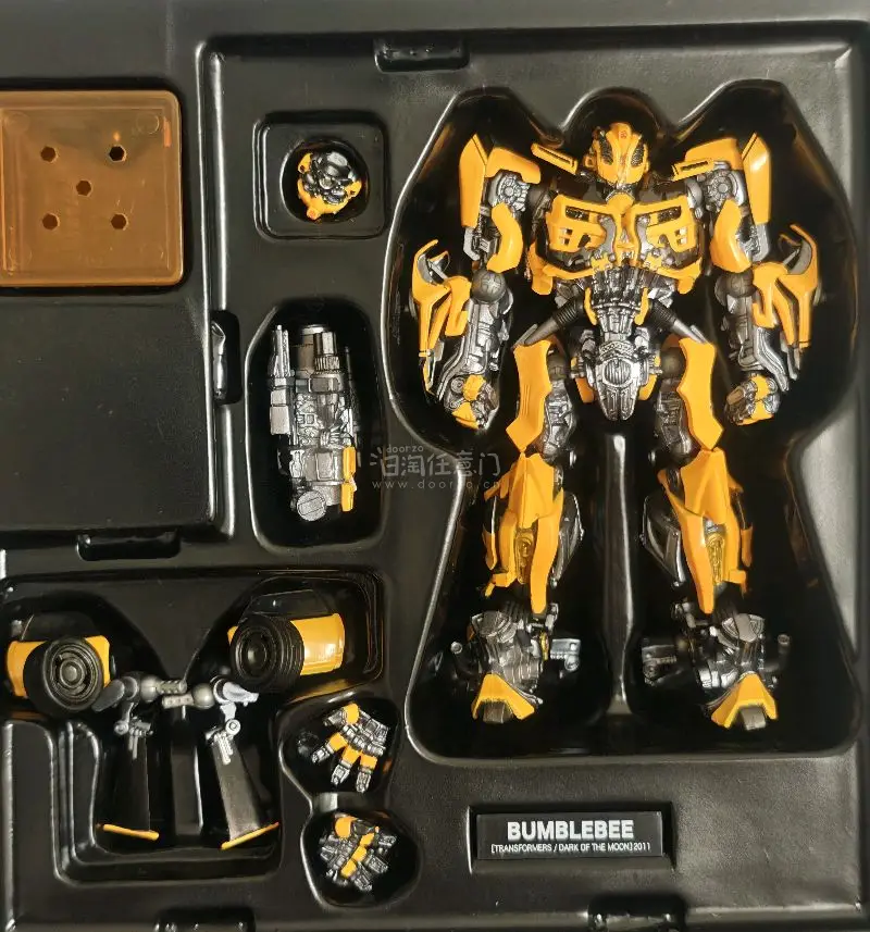 这次分享的转轮科技特摄线的电影大黄蜂，整体做工精致，细节非常多很到位，可动也不错，就是比例大了一点，感谢日淘任意门让我买到了它