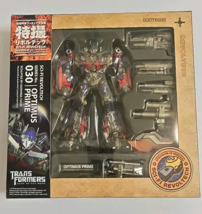 本次分享的是海洋堂转轮科技特摄线电影版擎天柱，这款整体还是很还原的，武器给的也比较多，可动优秀，非常棒，感谢挖煤姬让我买到了它