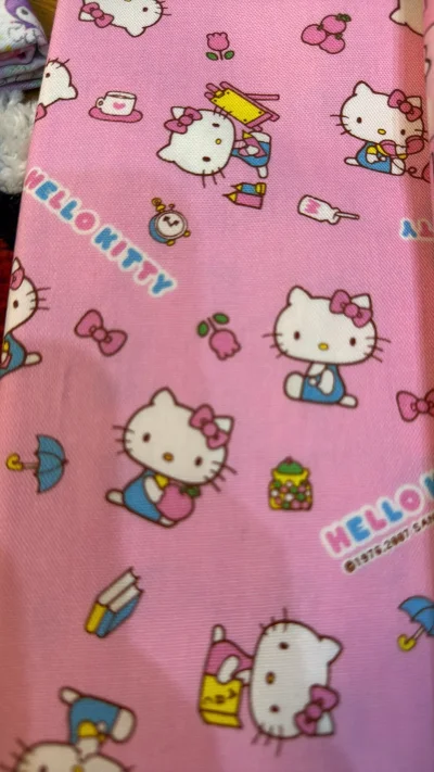 到了很多新布料，很多都没有见过，也收到了心心念念的好布料，太开心了，真棒呀，喜欢的不行哈哈哈太棒了呀