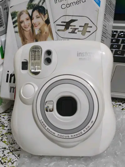 一台mini25 这个机型真的很小巧，是迷你系列里面最喜欢的一台，然后这台相机是卖家没有确认动作的，但是价格比较划算，还是买回来赌了一下，结果是好的


