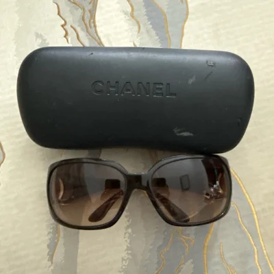 在挖煤姬一口气淘到了好多Bape限定款、超有范的中古墨镜，还有我心心念念的ca4la帽子！每一件都爱不释手，成色和品质都很棒。日淘太方便了，以后买日潮尖货还来挖煤姬！