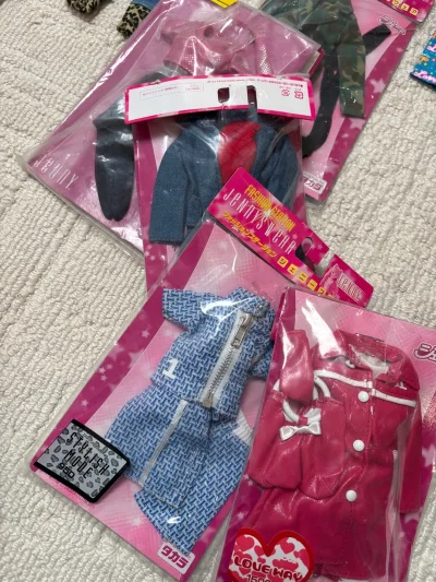 在挖煤姬入的娃衣太满意啦！下单快，物流稳，包装严实无破损。衣服做工精细，面料柔软，尺寸合身超可爱。海淘省心又靠谱，客服贴心，下次再来