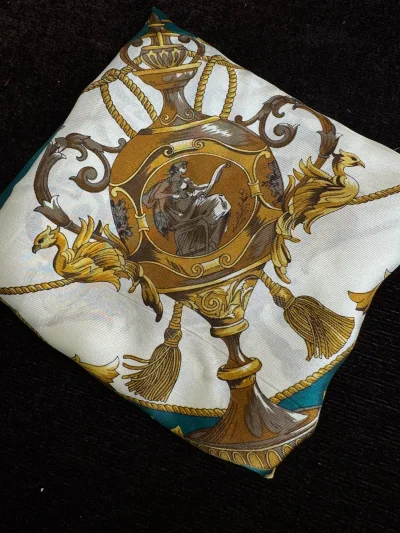 资深复古控实名吹爆挖煤姬！想淘日系/欧美中古丝巾、方巾来这准没错。平台汇聚日本海量中古货源，从60s到90s复古款、大牌小众款全覆盖，很多国内找不到的绝版花色。一键翻译+清晰实拍，不用懂日语也能精准淘货。客服超专业，问面料、鉴别、保养都耐心讲。刚收到的真丝斜纹大方巾...资深复古控实名吹爆挖煤姬！想淘日系/欧美中古丝巾、方巾来这准没错。平台汇聚日本海量中古货源，从60s到90s复古款、大牌小众款全覆盖，很多国内找不到的绝版花色。一键翻译+清晰实拍，不用懂日语也能精准淘货。客服超专业，问面料、鉴别、保养都耐