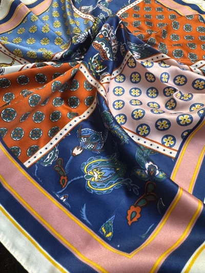 挖煤姬简直是中古丝巾/方巾天堂！太适合爱搭配、想提升穿搭质感的姐妹。平台款式多到挑花眼：真丝、羊毛、棉麻，大中小方巾、长巾应有尽有，复古、通勤、甜美、和风全覆盖。自动翻译+实拍，轻松看懂材质、尺寸、成色。价格友好，百元就能入大牌中古款。刚收到的真丝小方巾，95新、经...挖煤姬简直是中古丝巾/方巾天堂！太适合爱搭配、想提升穿搭质感的姐妹。平台款式多到挑花眼：真丝、羊毛、棉麻，大中小方巾、长巾应有尽有，复古、通勤、甜美、和风全覆盖。自动翻译+实拍，轻松看懂材质、尺寸、成色。价格友好，百元就能入大牌中古款。刚