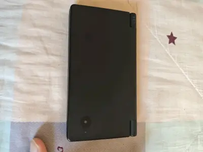 这次买的是ndsi，游戏掌机。收到货感觉包装很扎实，选了内部基础加固，里面填充了很多泡沫。机子收到无磕碰，功能正常用存的积分抵扣了很多邮费，感觉总体很划算。期待下次的愉快购物体验