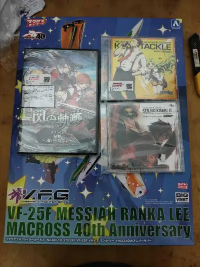 这次是通过挖煤姬在煤炉上买了轨迹的cd和青岛社的超时空要塞40周年款vf-25兰花，这款带布衣的，难得蹲到这款。这次还是通过竹蜻蜓发货。又快又好。还包税，省去自己报税的环节，简直不要太香了，关键10天出头也到了，箱子还非常结实，完美盒到手。喜欢海淘的朋友一定不要...这次是通过挖煤姬在煤炉上买了轨迹的cd和青岛社的超时空要塞40周年款vf-25兰花，这款带布衣的，难得蹲到这款。这次还是通过竹蜻蜓发货。又快又好。还包税，省去自己报税的环节，简直不要太香了，关键10天出头也到了，箱子还非常结实，完美盒