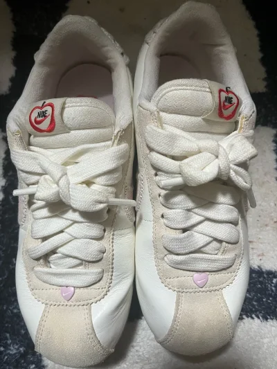 在挖煤姬买到了超喜欢的耐克鞋子！！！
?挖到了耐克的鞋子，可以说是95新的，好美！喜欢喜欢，太实惠了，非常好看，保存得很好
?快递选的EPL，中间有个清明节都只过了10天就到了，非常不错#挖煤姬#挖煤姬 #挖煤姬和挖煤姬