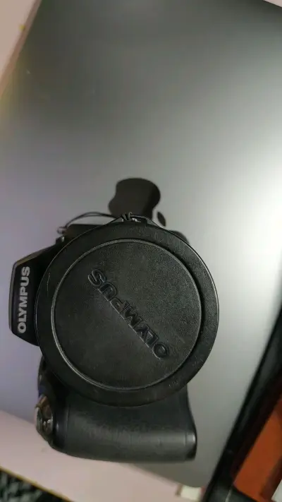 ✨开箱初体验
等了20天的挖煤姬包裹终于到啦！拆开泡沫纸的瞬间被惊艳到～银色机身带着复古小转盘，拿在手里沉甸甸的超有质感，按键按起来咔嗒响，像在触摸时光机⏳！
?试拍小惊喜
随手拍了书桌一角，暖黄滤镜直接拉满！连台灯的光晕都带着朦胧感，比手机原相机有故事感多了～闺蜜...✨开箱初体验
等了20天的挖煤姬包裹终于到啦！拆开泡沫纸的瞬间被惊艳到～银色机身带着复古小转盘，拿在手里沉甸甸的超有质感，按键按起来咔嗒响，像在触摸时光机⏳！
?试拍小惊喜
随手拍了书桌一角，暖黄滤镜直接拉满！连台灯的光晕都带着朦胧感，比