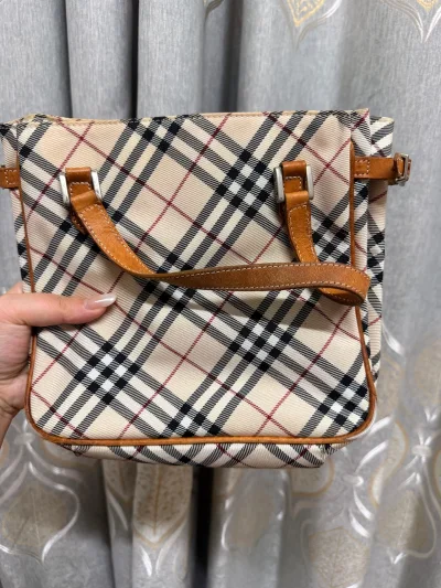 一直都忘记写评价啦～
第一次切煤是买的几个包包，分别是巴宝莉和两个gucci的，卖家保存得很好，小包也特别能装，虽然也有些中古瑕疵，但是不影响背着，特别是竹节款的这个包包是我的心头爱！
另外分享一下切煤的心得，在挖煤姬看好货物之后选优惠券下单～然后合单一起邮寄，这次...一直都忘记写评价啦～
第一次切煤是买的几个包包，分别是巴宝莉和两个gucci的，卖家保存得很好，小包也特别能装，虽然也有些中古瑕疵，但是不影响背着，特别是竹节款的这个包包是我的心头爱！
另外分享一下切煤的心得，在挖煤姬看好货物之后选优惠券