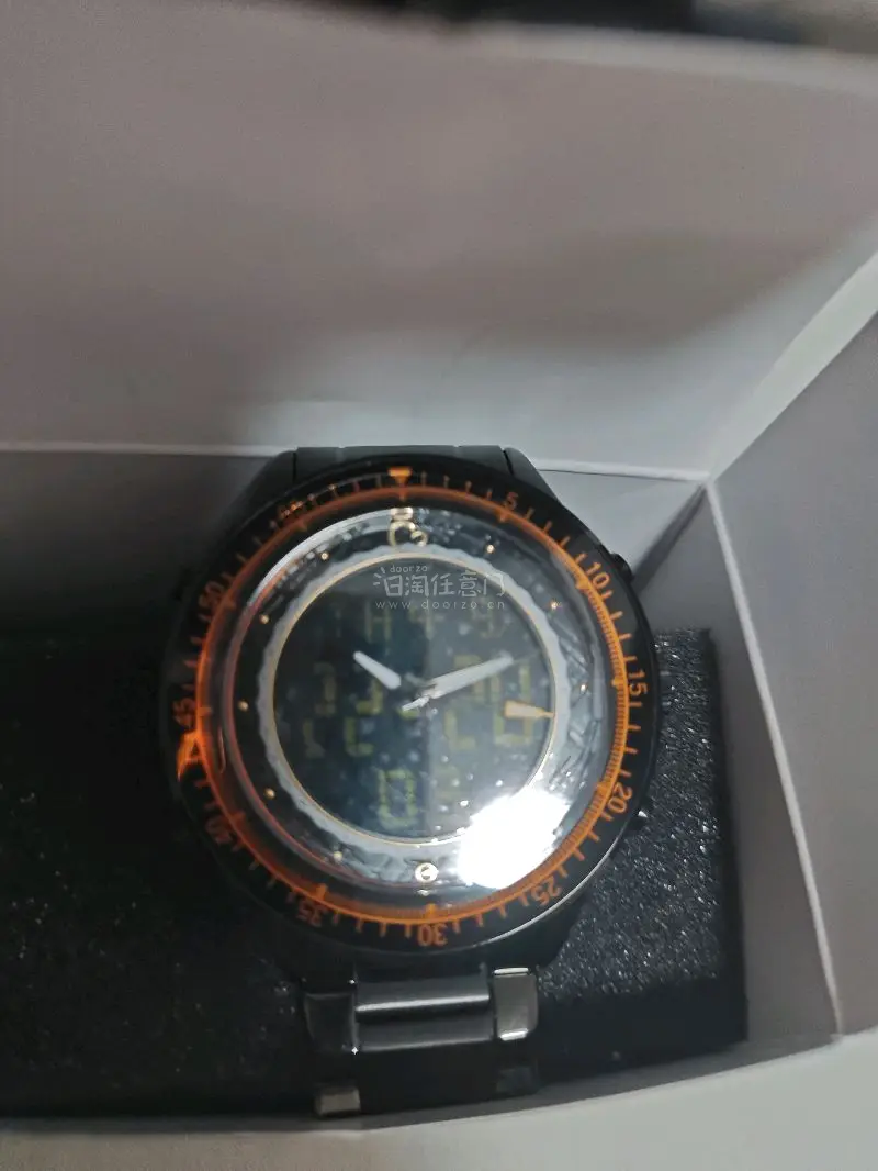 这次买了sg的偶像大师的两块表作为收藏，不得不说sg有些时候设计是真的顶级（当然也有拉的时候）作为石英+数字表缺点就是比较重了，但是表盘配合各自对应的颜色和标识确实蛮好看