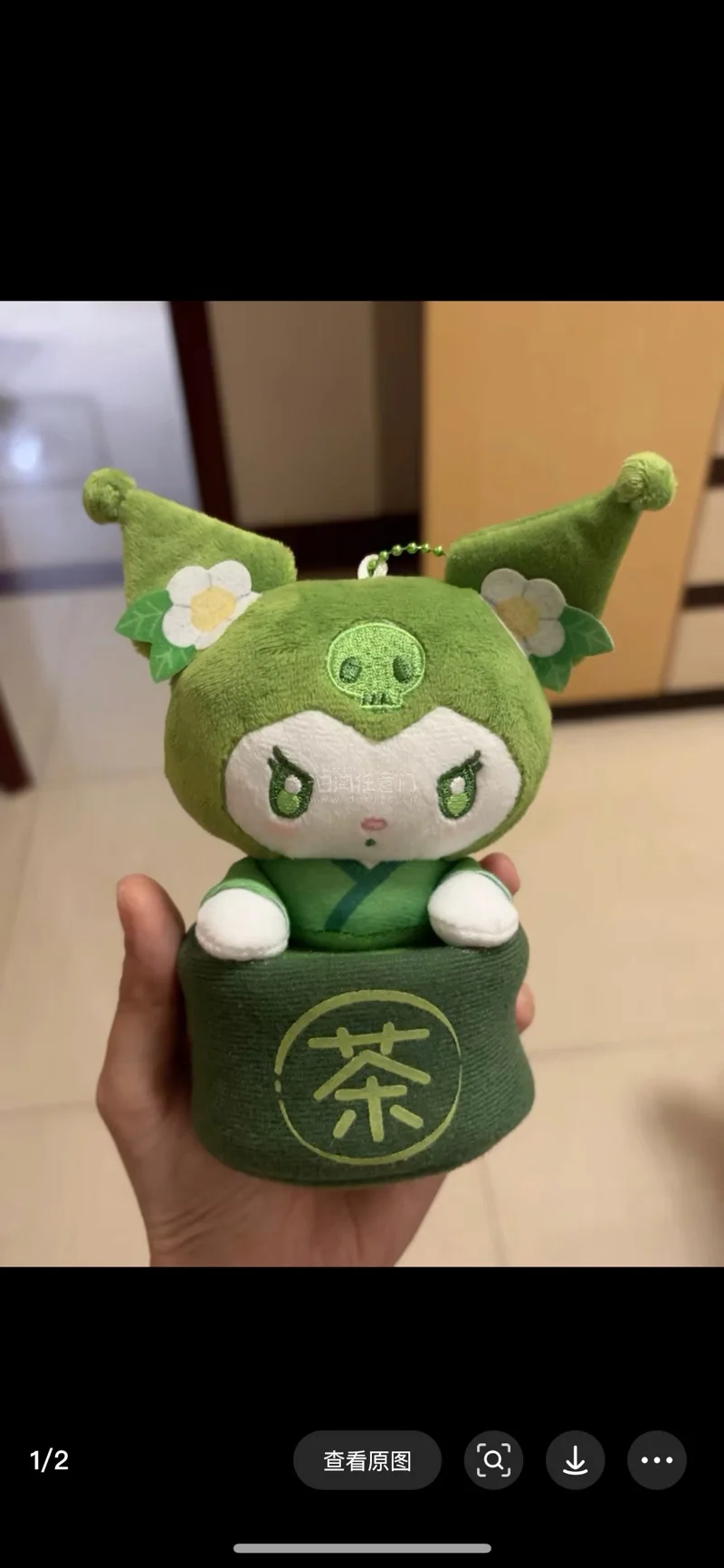 抹茶Kitty挂件也太治愈了吧！? 软乎乎的质感超棒，抹茶绿清新又显白，细节满满，挂包上超吸睛！颜值和手感双在线，三丽鸥粉直接冲！
不过最近感觉竹蜻蜓路线速度变慢了希望可以加快一点就更好啦！


